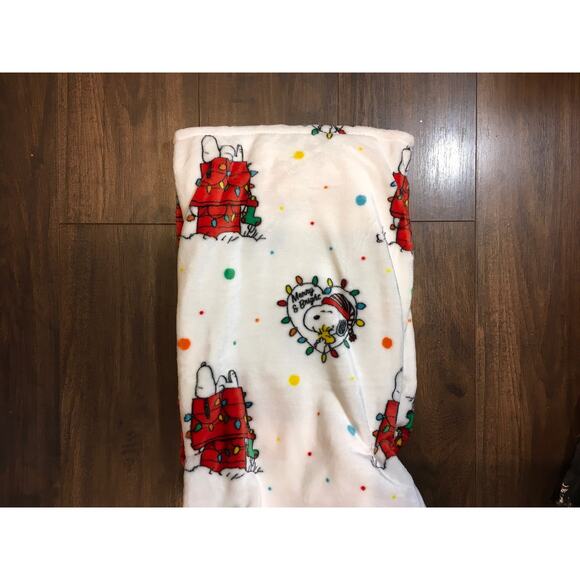 CHRISTMAS Peanuts Snoopy “Merry & Bright” Plush Throw Collection - Picture 3 of 5